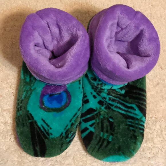 NWOT ~ Super Cozy Fleece Slipper Booties w/ Peacock Feathers (Size: Women's 8/9) - Picture 1 of 5